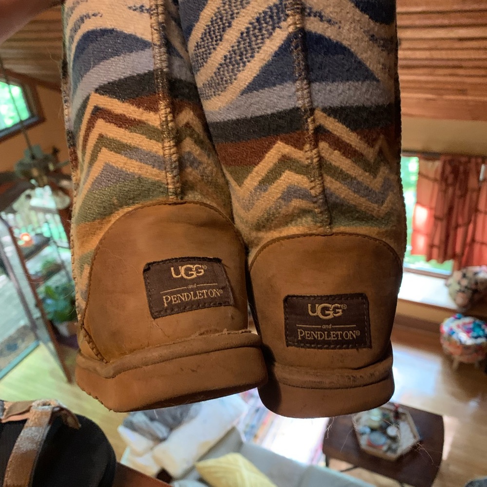 *RARE* Pendleton x Ugg collab boot size 9